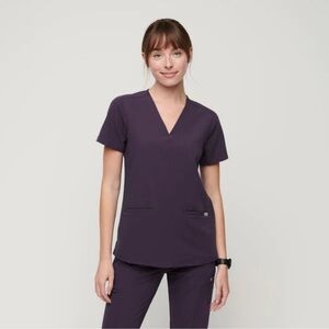 FIGS Purple Shadow Casma Three-Pocket
Scrub Top in Purple Shadow